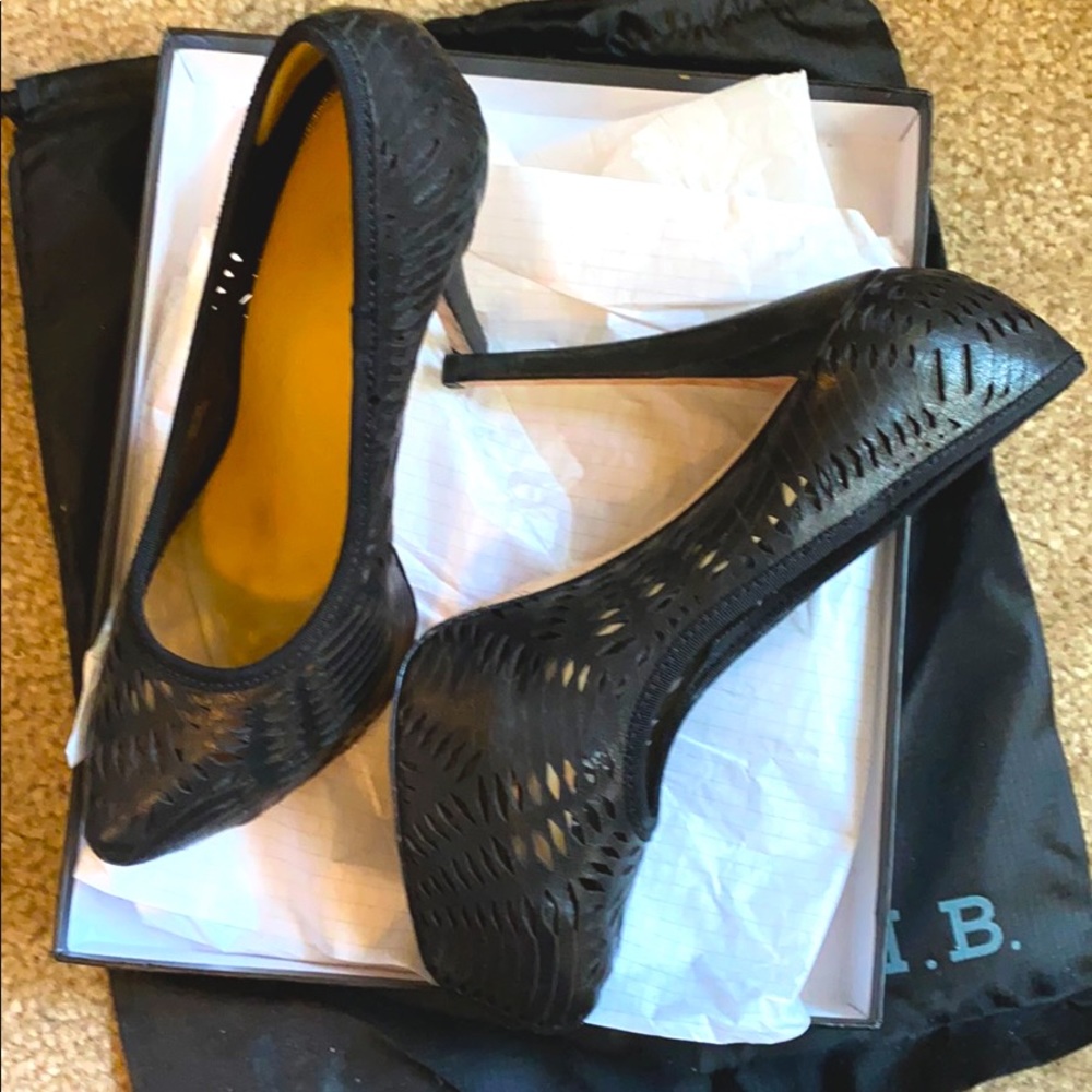 L.A.M.B Lively leather platform pumps